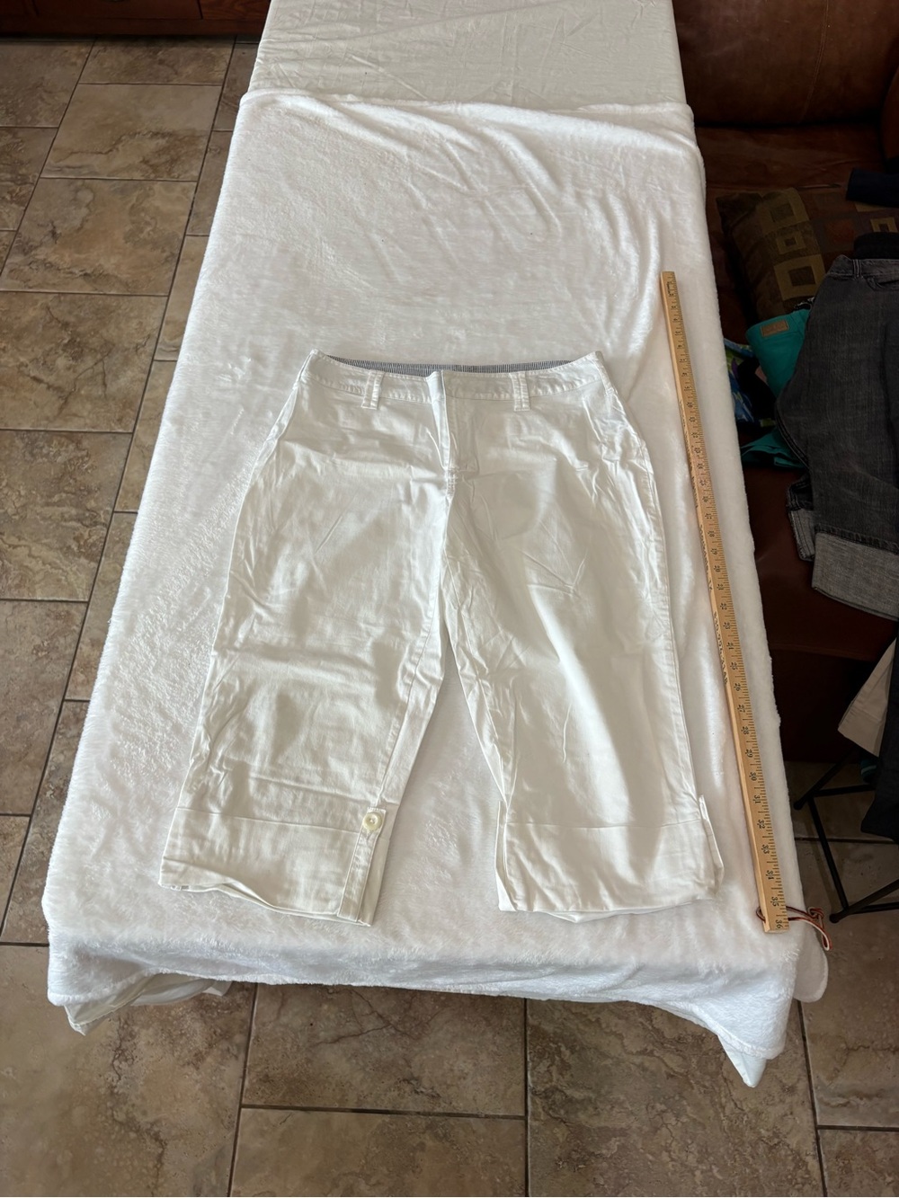 Hannah White Cargo Capris/women’s petite